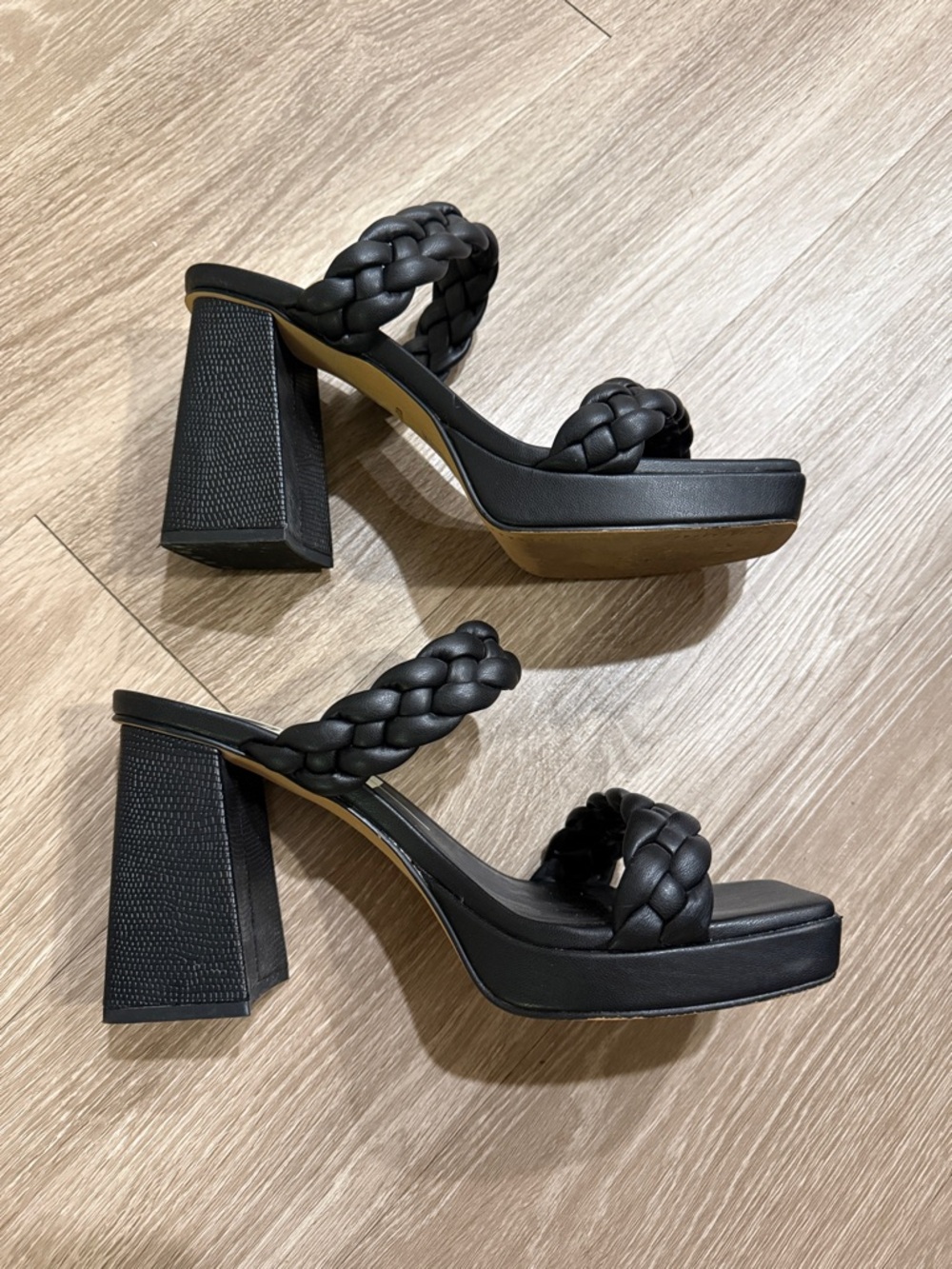 Dolce Vita Ashby Sandal - Picture 6 of 8